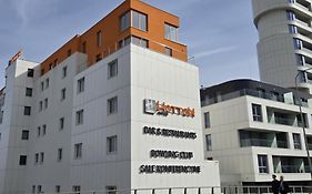 Hotton Hotel